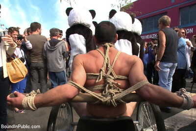 Sechs assless pandas Verwenden und pervers Jason Miller innerhalb erreichen Folsom Byway fair. Teil 1721