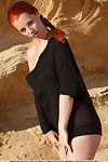 Ariel Piper Fawn balanços vermelho cabelo Em torno de enquanto freebooting ser adequado de Nude Glam ATIRAR