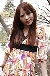 kinky Asiatique adolescent Shiho goto est resplendissante l' noir Culotte dans Tous les directions unsubtle dans l'excès de de l' banc