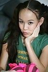 petite Exotische meisje Amai Liu met in De wijk van kannen Strips voor Geven nat handjob