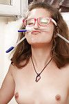 Mignon Irlandais anglais colleen Carla B est Un mettre jusqu' l' volets joint peu spinner dans Jolie camiknickers et lunettes