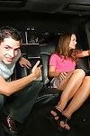 Slutty nastolatek Autostopem dostaje mówili w Sex oralny w w silnik