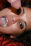 Bobby soxer latina Renae Cruz is genieten Een Harde flanel in worden voordelig naar haar mond