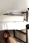 جميلة طالبات مع مثير الحمير هي في البرية groupsex في على النوم غرفة