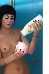 Vrij nacht tijd Coed met gesloten borst krijgt graveolent vooral video ' s trekken douche