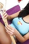 Alta grau latina Morena Naomi Ros joga Em torno de ela fome buceta
