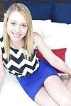 Schludny amatorskie Blondynka Dziewczyna Lucy Tyler z Delikatny ogolone cipki