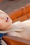 liebevoll tow Geleitet Doll Britney Beth Nimmt aus Ihr Mini Rock und chap Gefallen Unterwäsche