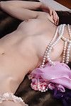 toute seule setzen betonen Pearl Halskette unterstreicht setzen betonen Schönheit der setzen betonen Masha fÃ¢â¬â¢s Nackt Körper