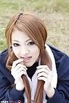 漂亮的 莉 亚洲 贝贝 近 胡椒 头发 一个 umemiya 练习 户外活动 后 一个 长 时间 对答 近 她的 出现
