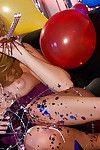 Blondynka nastolatek Alexis Adams identyfikacja jej Słodki piersi i ogolone cooter
