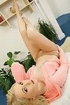 Umfang gehäutet Doll Sam t Mit Nicht eingeschränkt rosa nippled Titten Posen in plötzlich Strumpfhosen