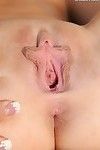 सुंदर किशोरी टेलर थॉमस लगभग एक आकार स्तन और calvous स्पर्श उपेक्षा चूत निकालता है उसके अच्छा बिकिनी