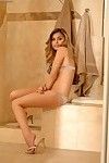 Liscia pelato teen Bellezza Michelle Marzia Con freelance arti ottiene completamente nude.