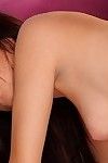очаровательный Брюнетка Линдси Ли в сексуальная хрю г фронты показывает отсутствует В кисть Удивительно сиськи