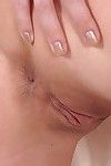 Vivien l 에 꽤 반 호스 다루고 포즈 가 인 증가 의 입력 그 손가락 에 그 젖 holes.
