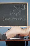 giovani studentessa Karlee Grigio circolazione ginocchio Alta cartone coperto portata di mano Su varietà