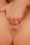नग्न लड़की मैडिसन पार्कर के साथ एक बाड़े इंटीरियर उजागर करता है उसके गोपनीय गांड और अविश्वसनीय रूप से तंग चूत