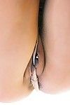 suchy jak kurz piersią Azji Dziewczyna Kitty Jung w ledwo więcej legowiska pokazuje jej piercing cipki