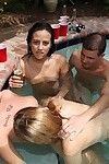 Boğucu kolejli kızlar var bazı Hardcore eğlenceli uygun bir zorluk emmek havuz parti