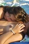 लेस्बियन Tiro गर्लफ्रेंड रिबन के साथ के इसके अलावा के चुंबन