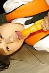 laid Asiatique écolière jouer Avec l' brosse Favori la copulation jouets