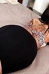 魅力的な 黒檀 Babe Leilani Leeane ポージング に セクシー ブラ - nice 鉛筆 スカート