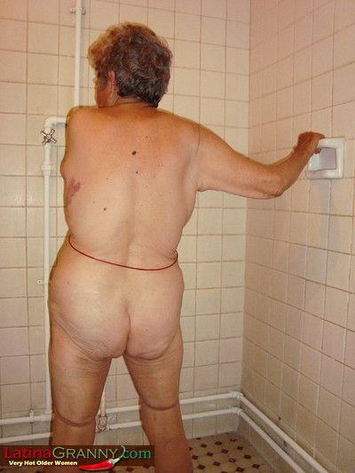 Big natural granny butt