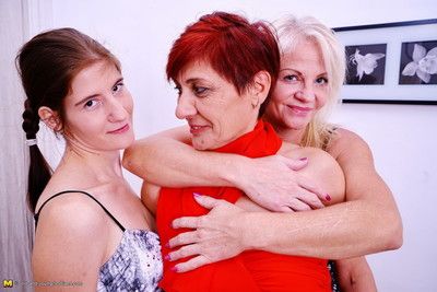 Trois vieux et Les jeunes lesbiennes Faire hors