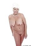Vovó pornstar Karen Verão modelação totalmente Vestido antes de descascar nu
