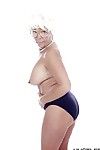 Бабушка порнозвезда Карен Лето моделирование полностью Одели перед зачистки Голые