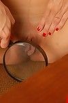 slick Nonna Mikela dimostra Il suo Impressionante nudo forma su cam