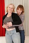 मसालेदार दादी सारा D और जेन सी कर रहे हैं दिखा रहा है उनके बड़े tits!