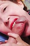 Curly Behaarte Modell Oma Dalny bekommt ein schön rosa dick in Mund