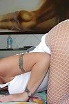 busty 섹시한중년여성 벨리시트 Von 산 엉덩이 뺨 고 찌르기 이 성별 장난감 에 이 구멍