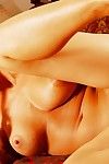 सुंदर सुनहरे बालों वाली , विक्टोरिया आबनूस वह बड़े स्तनों से पता चलता है बंद उसके बड़े स्तन और साफ यूरोपीय चूत
