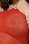 सुंदर busty , शीला मैरी है मलाई Dildo के बीच विशाल स्तन और में बालों वाली चूत