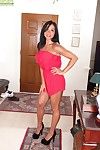 coquine latina Marisa Mendes des écarts de chaud les jambes et montre Un humide chatte