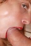 スキニー 成熟した 女性 シェリー 有 ニップル 吸引 - 陰部に食い込 唇 伸ばして