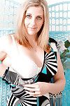 पुराने एकल मॉडल Tonya उजागर बड़े स्तन इससे पहले मैस्टर्बेटिंग में ऊँची एड़ी के जूते