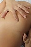 वक्षस्थलों परिपक्व महिला रेतीले figgs orgasming के साथ उंगलियों में मुंडा योनी