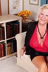 gros breasted American mature dame arriver Sale