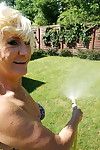 horny blonde mature Femme arriver coquine dans Son Jardin